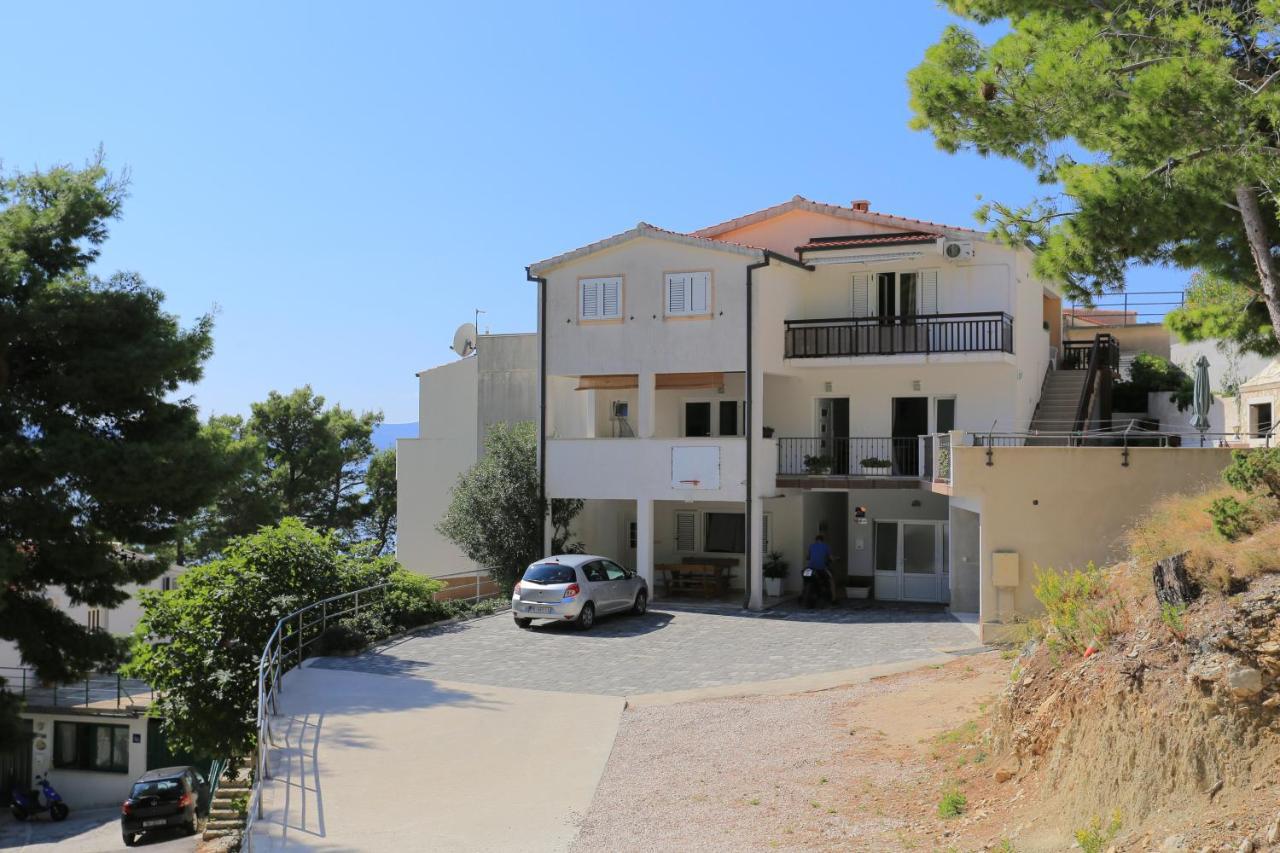 Apartments By The Sea Brela, Makarska - 6688 Екстериор снимка