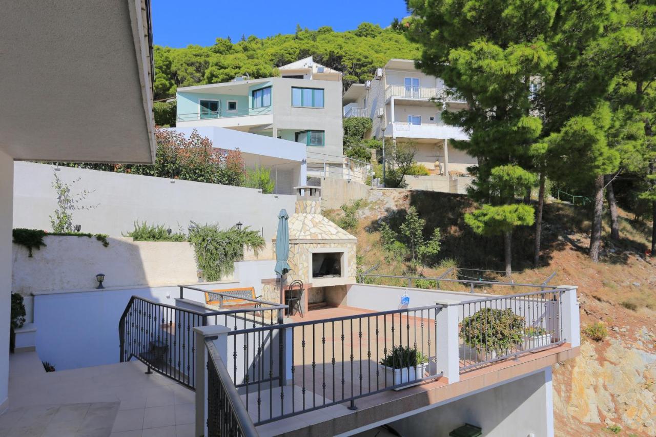 Apartments By The Sea Brela, Makarska - 6688 Екстериор снимка