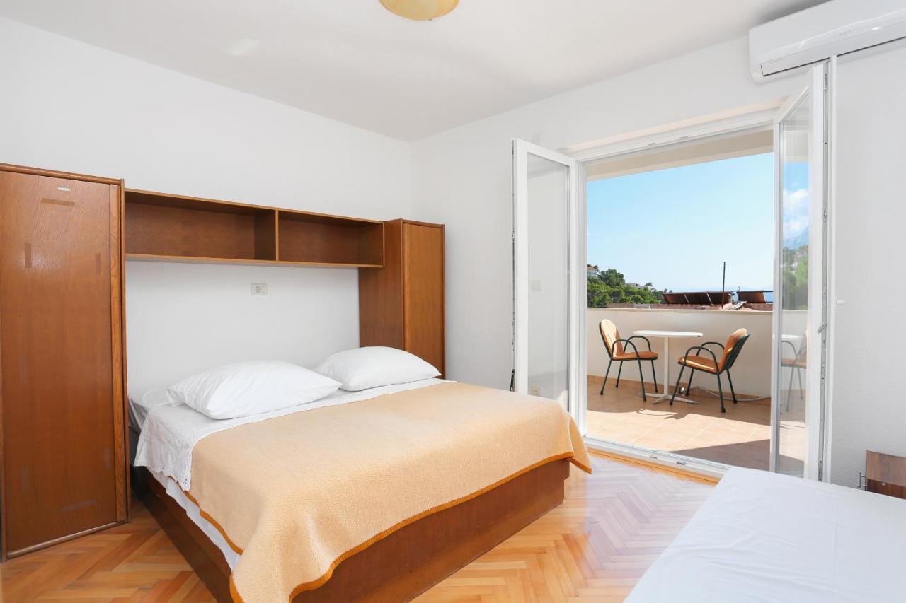 Apartments By The Sea Brela, Makarska - 6688 Екстериор снимка