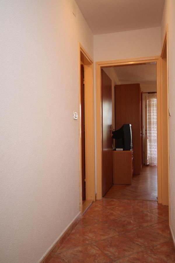 Apartments By The Sea Brela, Makarska - 6688 Екстериор снимка