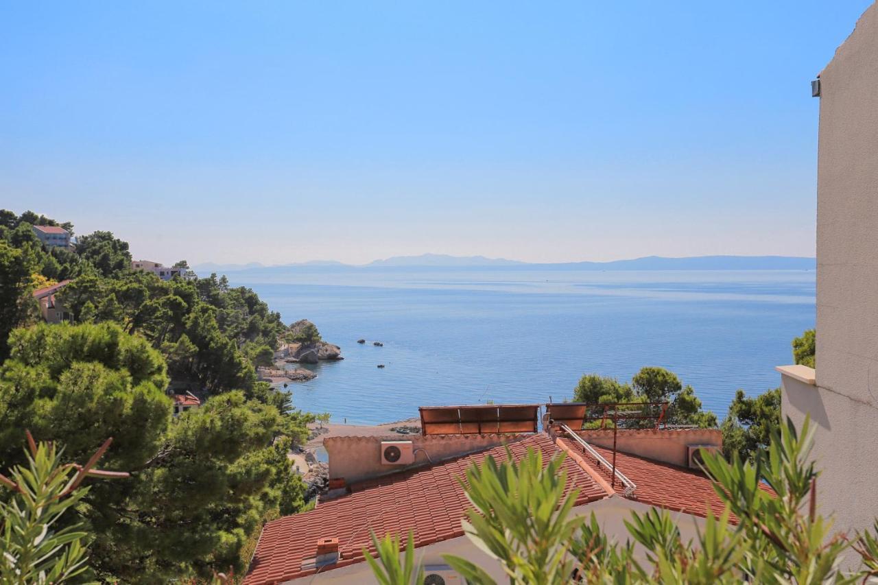 Apartments By The Sea Brela, Makarska - 6688 Екстериор снимка
