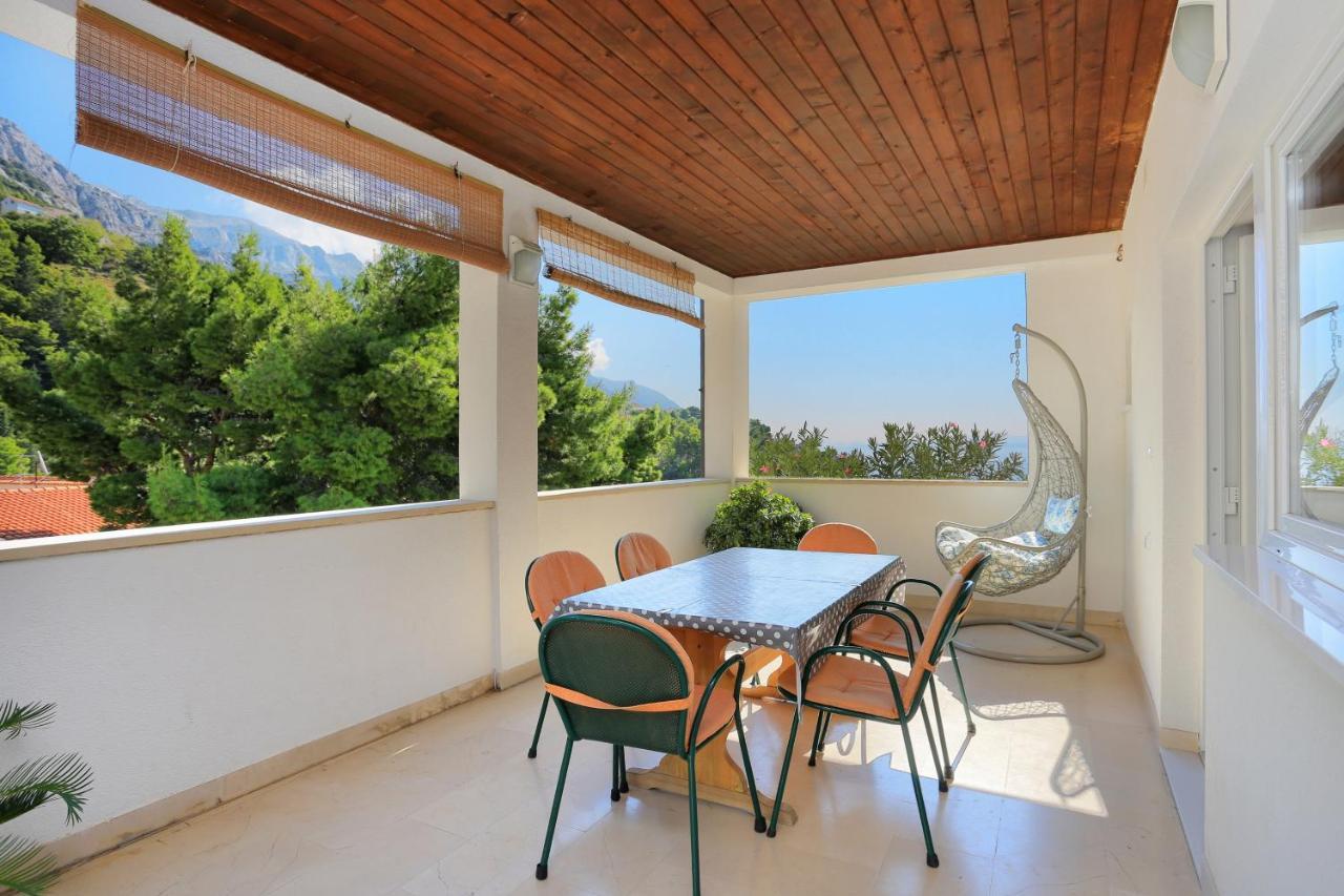 Apartments By The Sea Brela, Makarska - 6688 Екстериор снимка