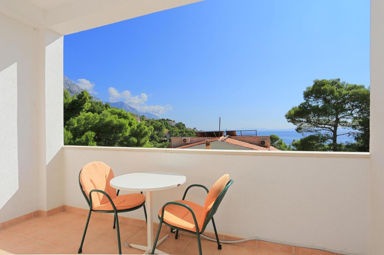 Apartments By The Sea Brela, Makarska - 6688 Екстериор снимка