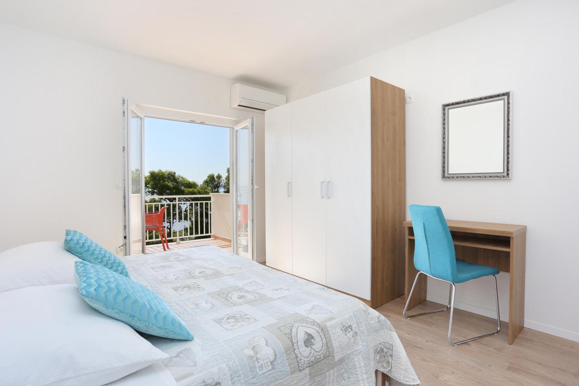 Apartments By The Sea Brela, Makarska - 6688 Стая снимка