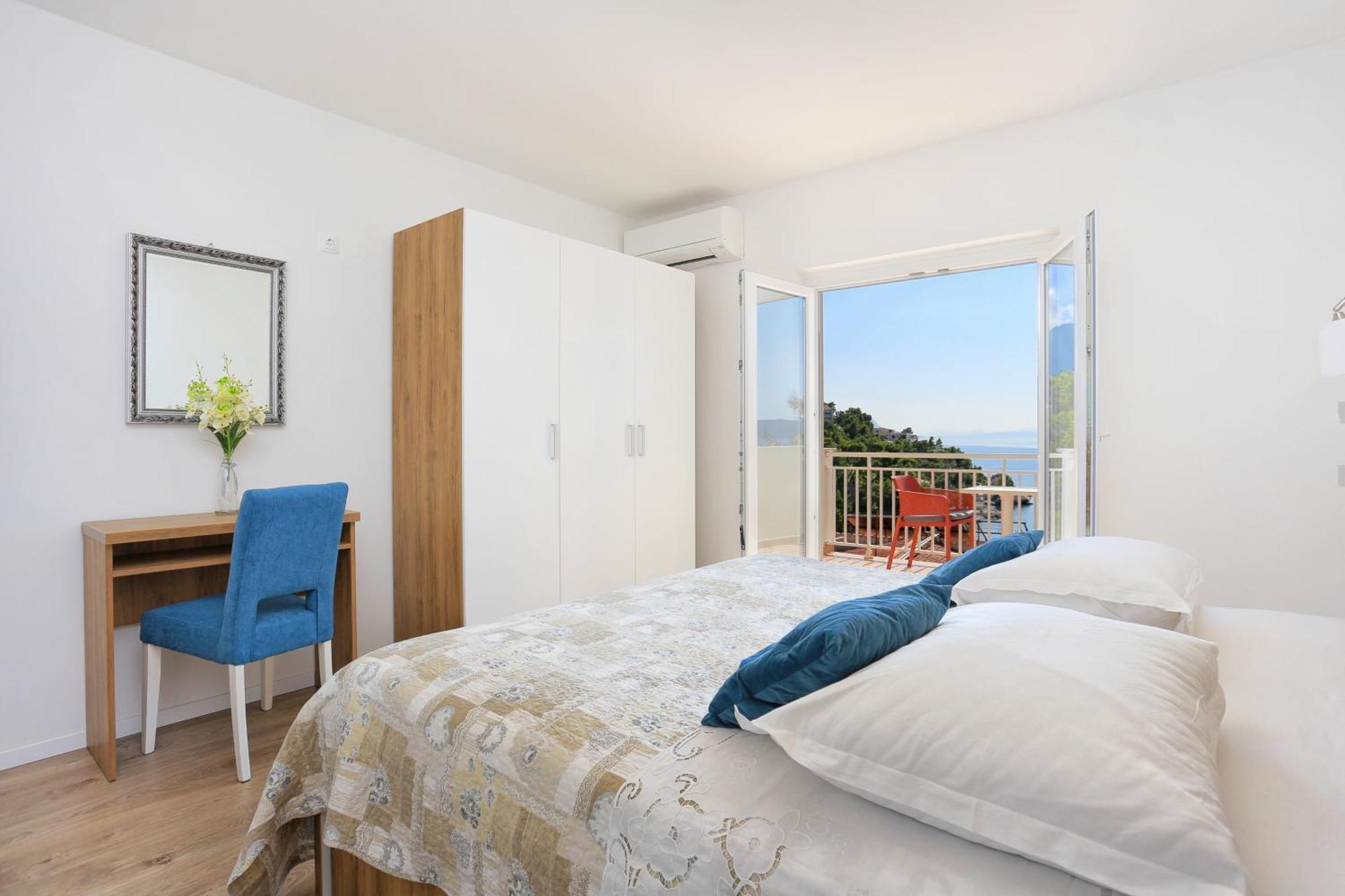 Apartments By The Sea Brela, Makarska - 6688 Стая снимка