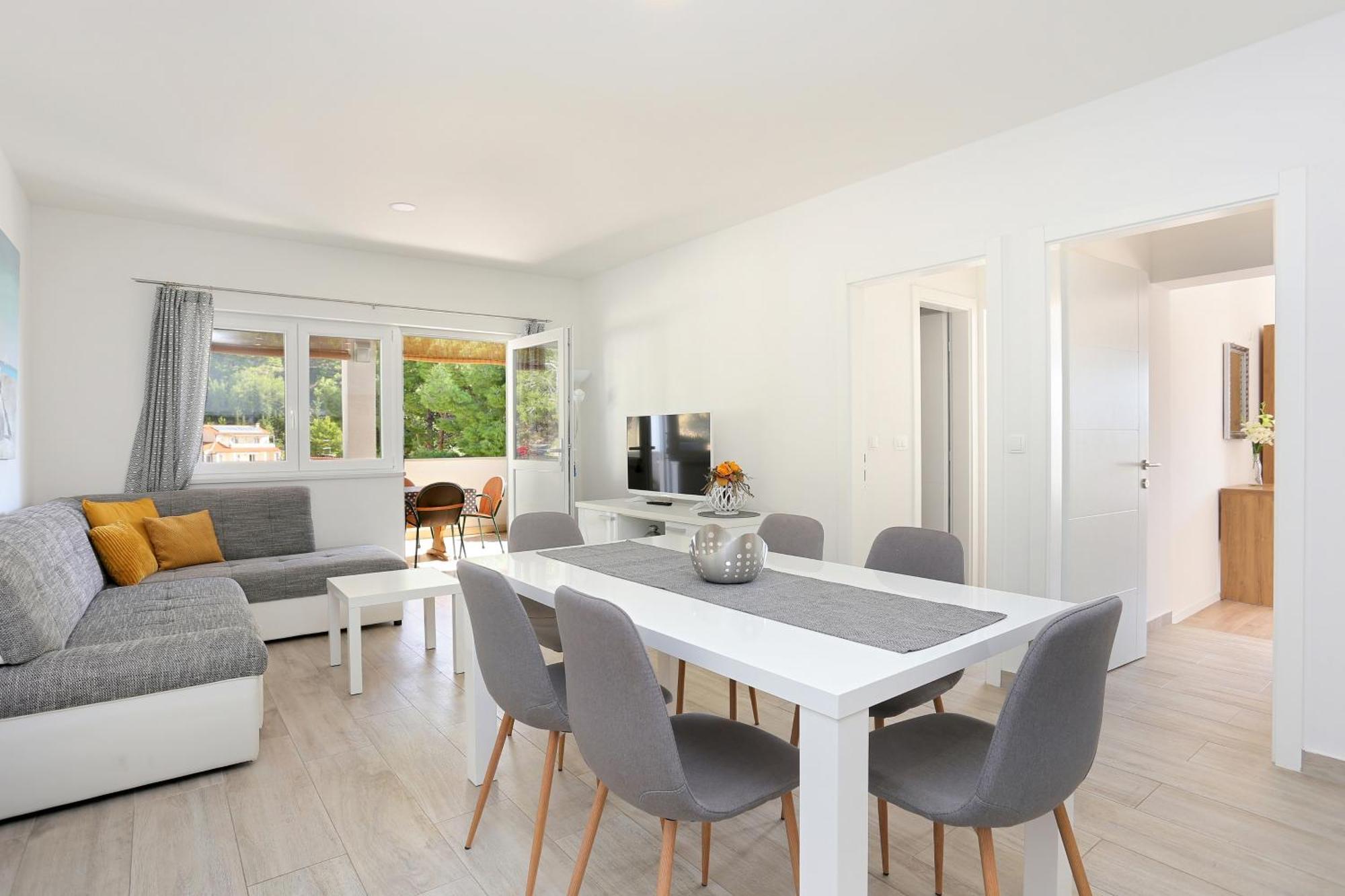 Apartments By The Sea Brela, Makarska - 6688 Стая снимка