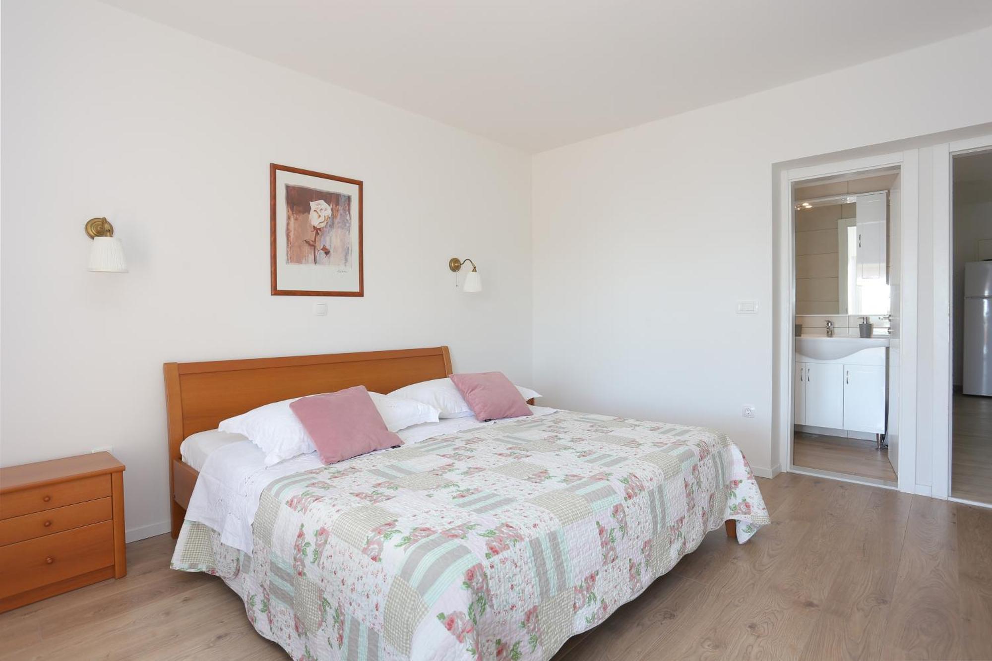Apartments By The Sea Brela, Makarska - 6688 Стая снимка